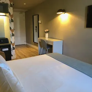 https://nuria.top-hotels-tarragona.com