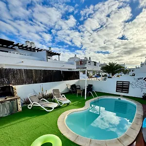 https://la-fresa-hostel.in-canary-islands.com